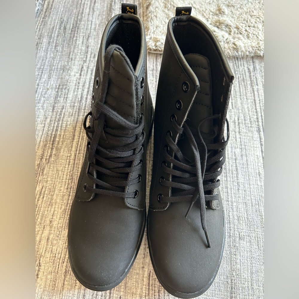 New in box. Dr Martens size 8 black